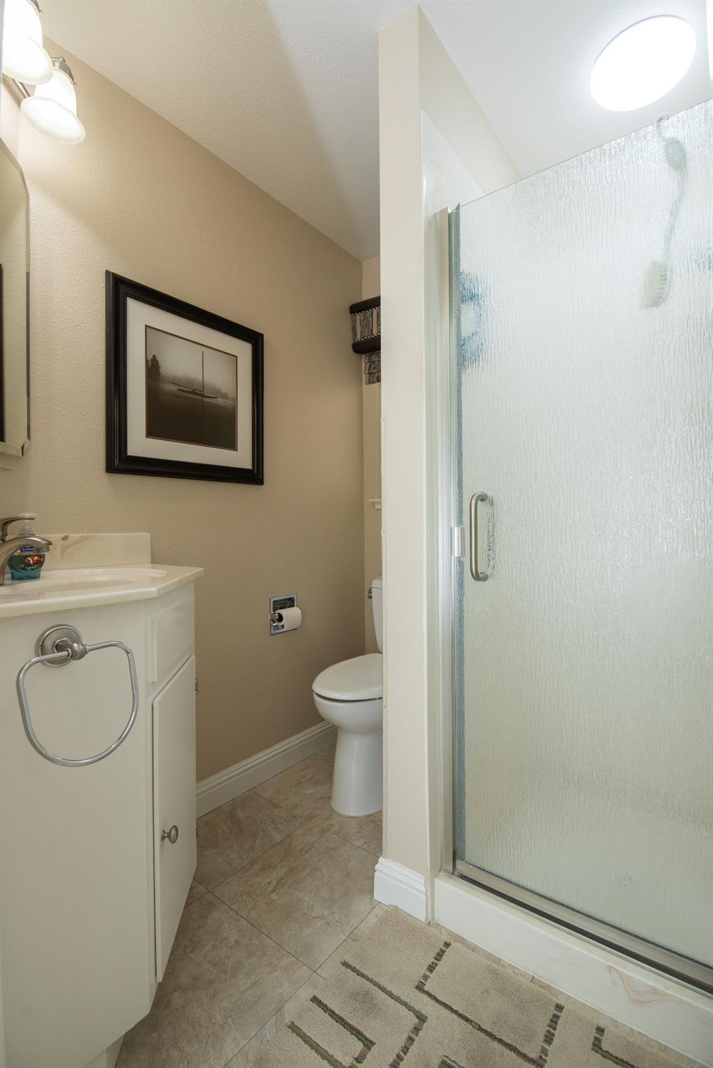 631 Baker Dr, Ripon, CA 95366