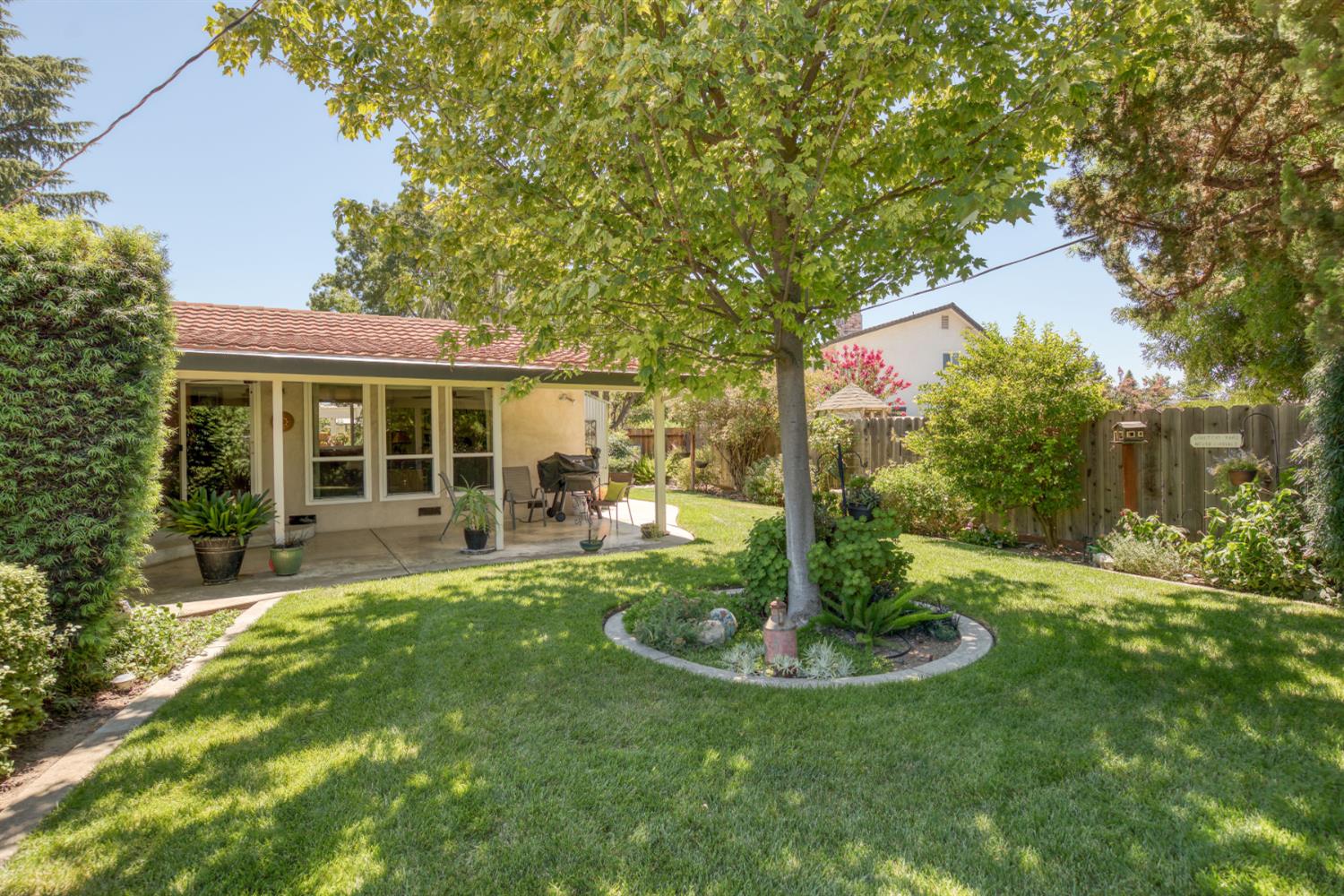 631 Baker Dr, Ripon, CA 95366
