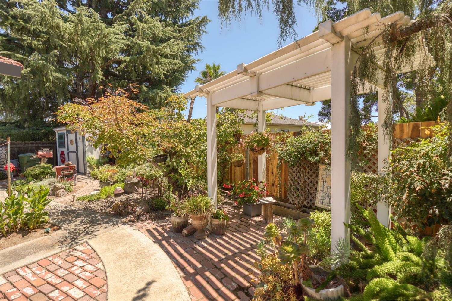 631 Baker Dr, Ripon, CA 95366