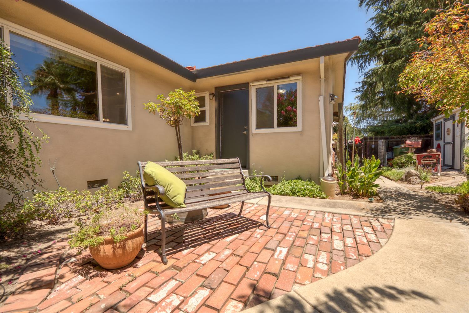 631 Baker Dr, Ripon, CA 95366