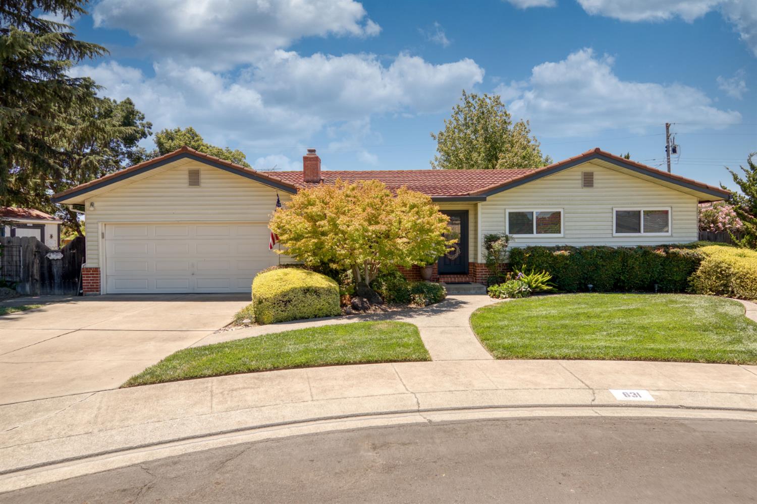 631 Baker Dr, Ripon, CA 95366