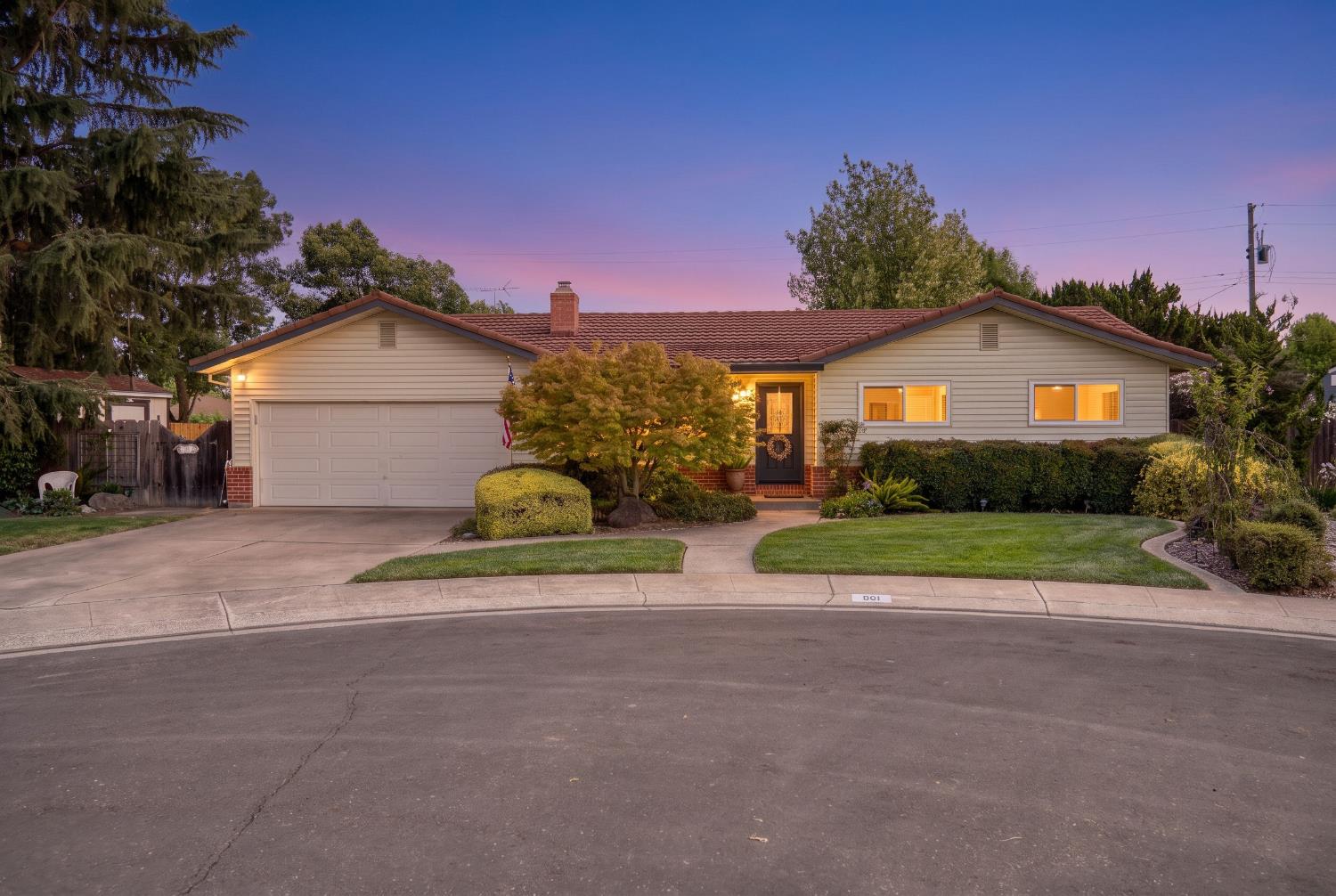631 Baker Dr, Ripon, CA 95366