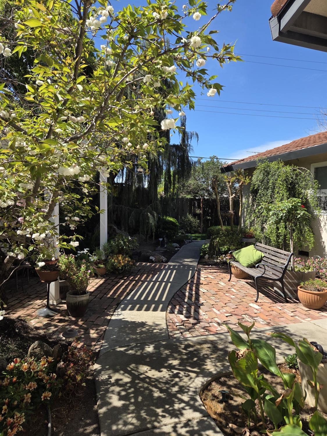 631 Baker Dr, Ripon, CA 95366