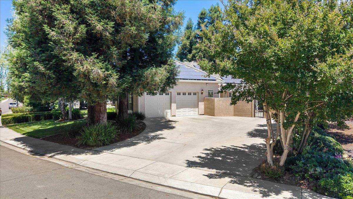 9900 Country Oak Ct, Oakdale, CA 95361