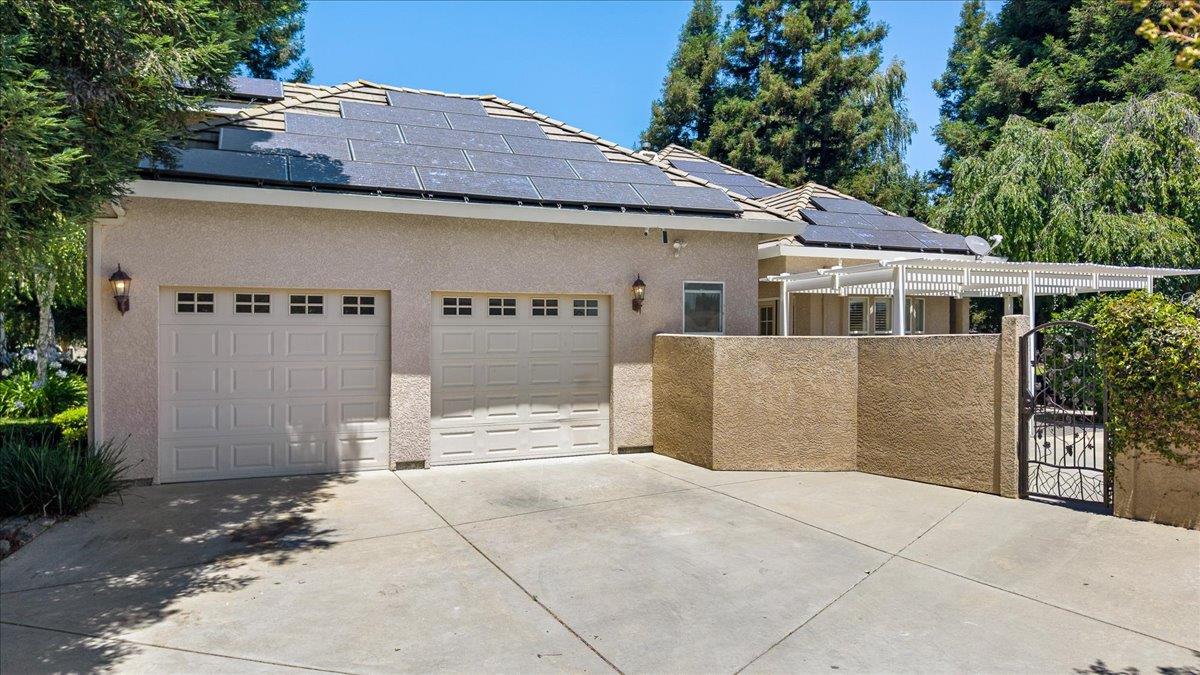 9900 Country Oak Ct, Oakdale, CA 95361