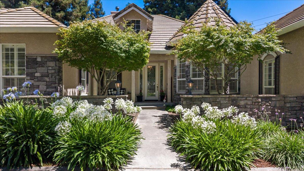 9900 Country Oak Ct, Oakdale, CA 95361