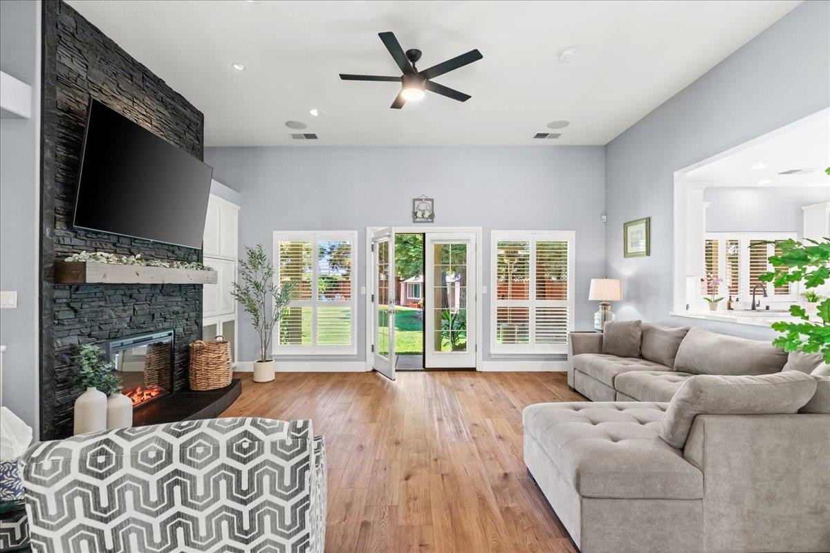9900 Country Oak Ct, Oakdale, CA 95361