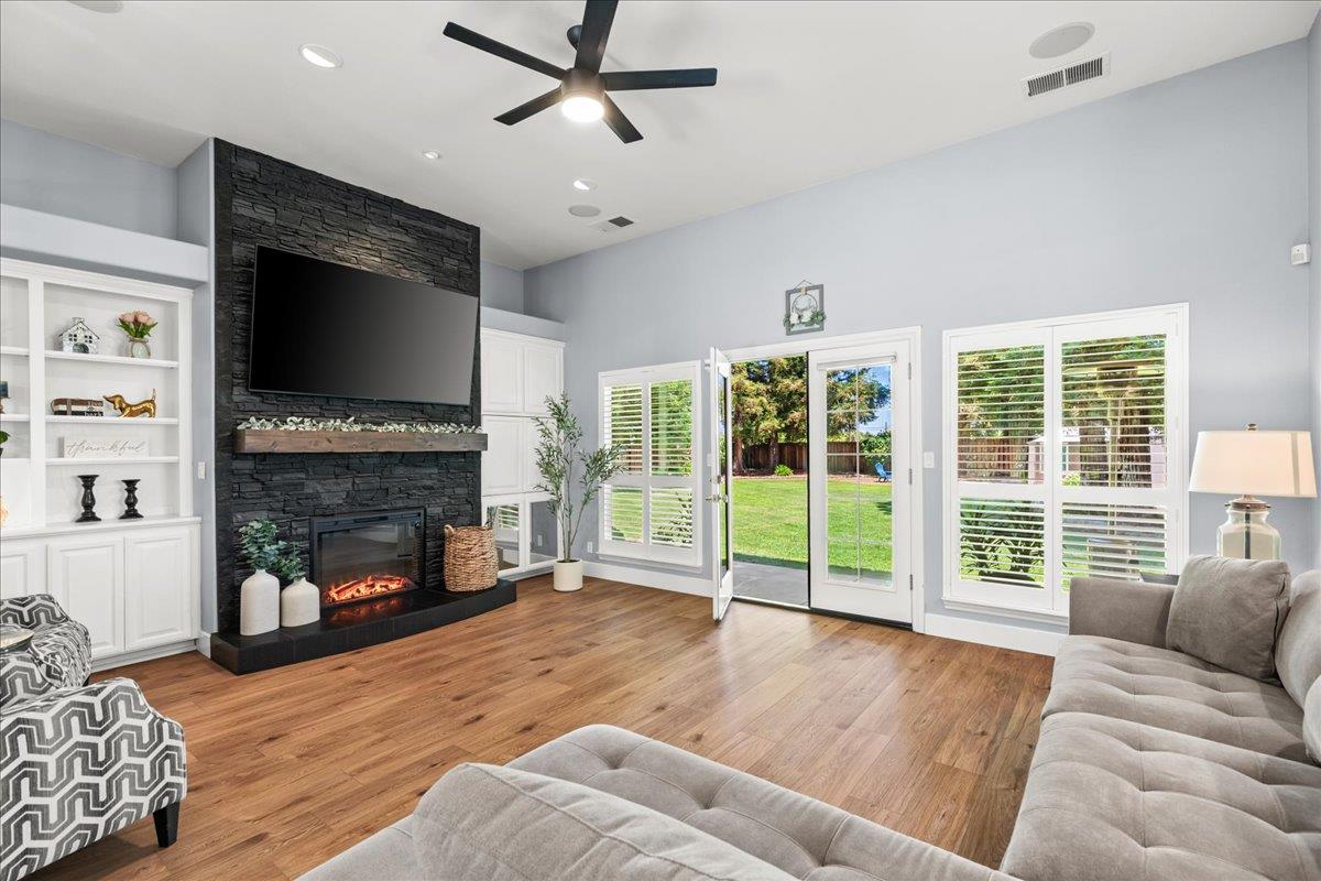 9900 Country Oak Ct, Oakdale, CA 95361