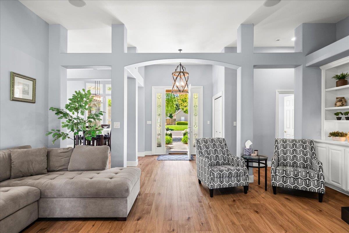 9900 Country Oak Ct, Oakdale, CA 95361