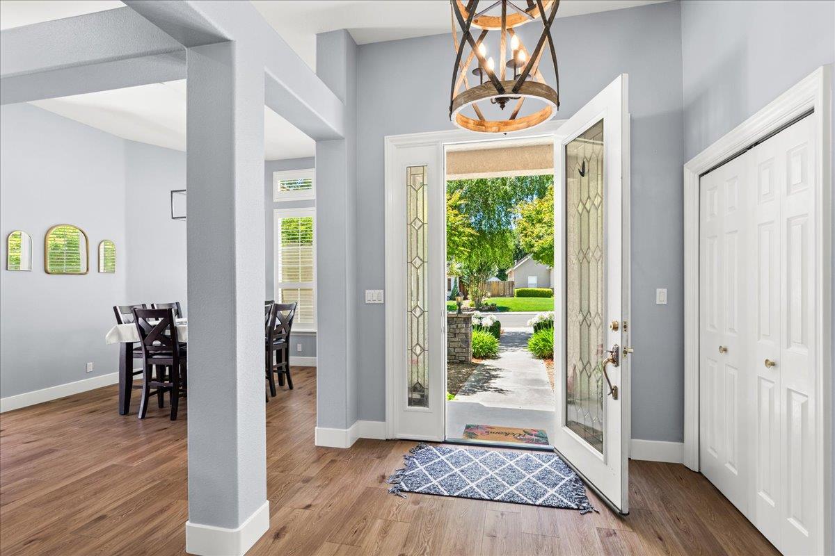 9900 Country Oak Ct, Oakdale, CA 95361