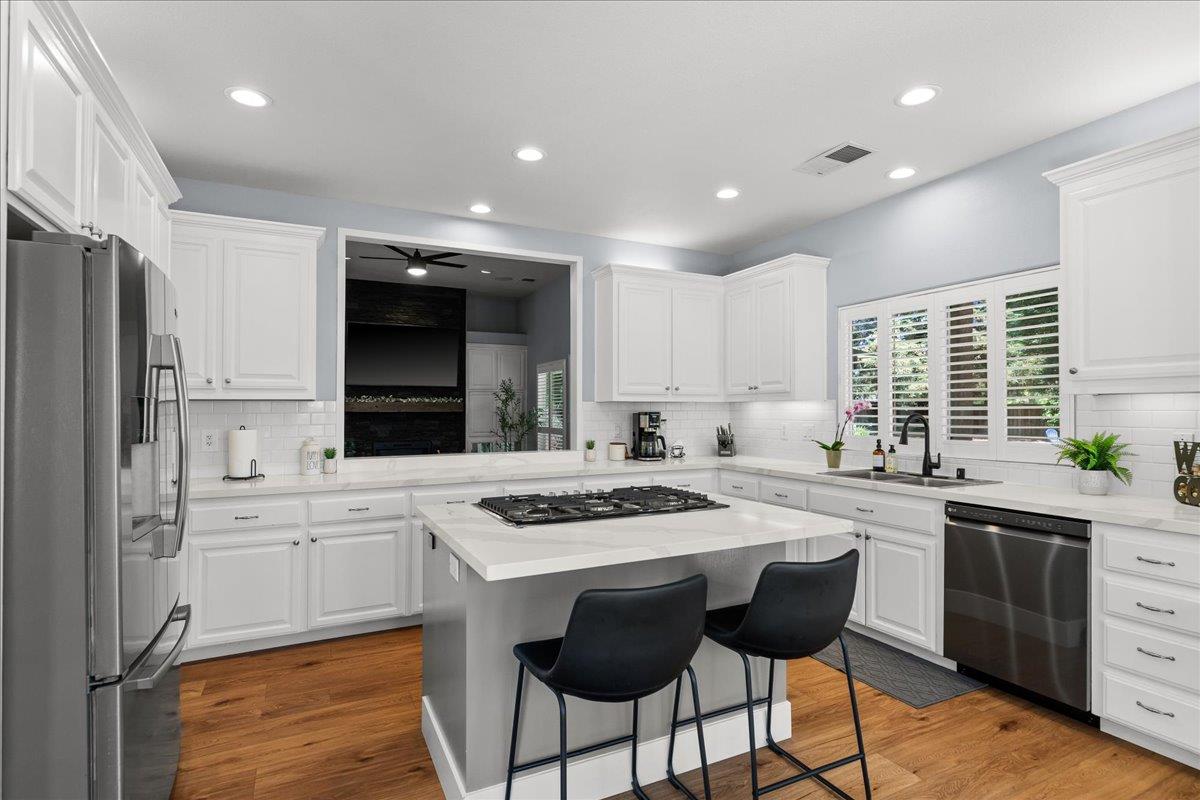 9900 Country Oak Ct, Oakdale, CA 95361