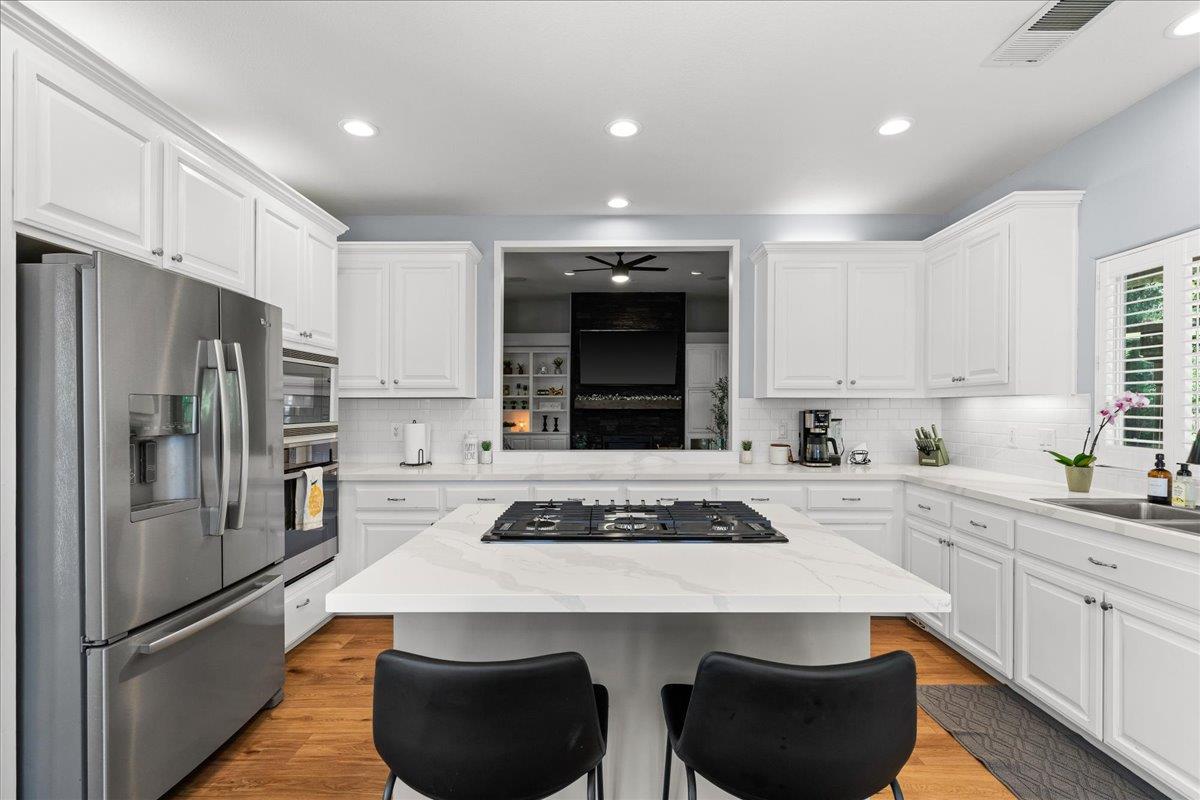 9900 Country Oak Ct, Oakdale, CA 95361