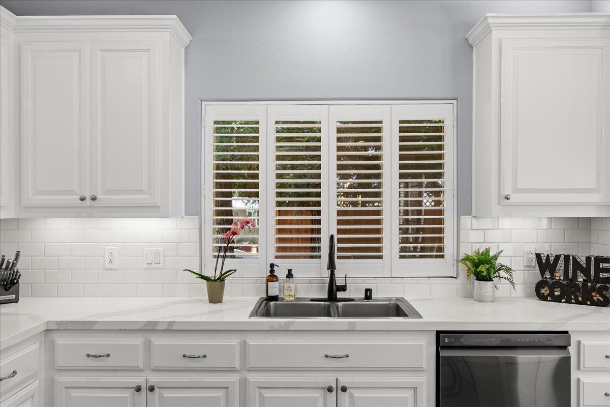 9900 Country Oak Ct, Oakdale, CA 95361