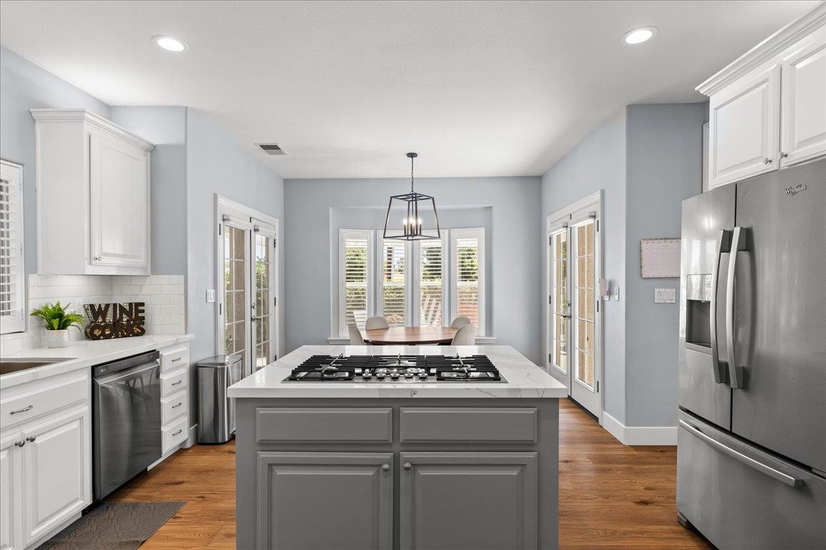 9900 Country Oak Ct, Oakdale, CA 95361