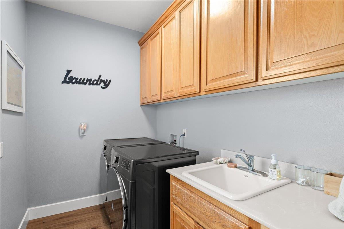 9900 Country Oak Ct, Oakdale, CA 95361