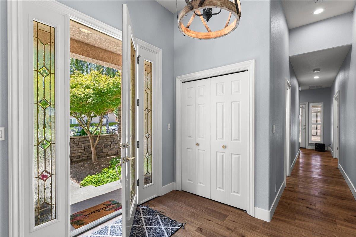 9900 Country Oak Ct, Oakdale, CA 95361