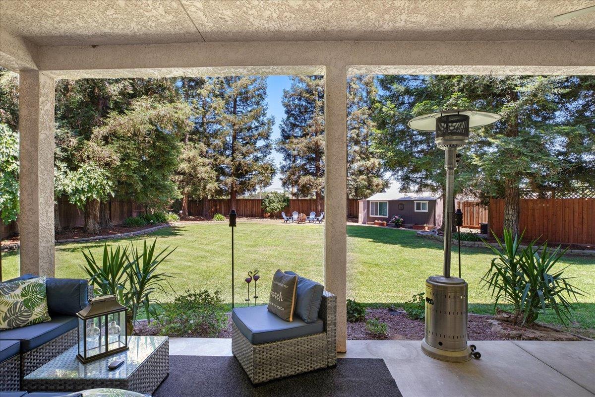 9900 Country Oak Ct, Oakdale, CA 95361