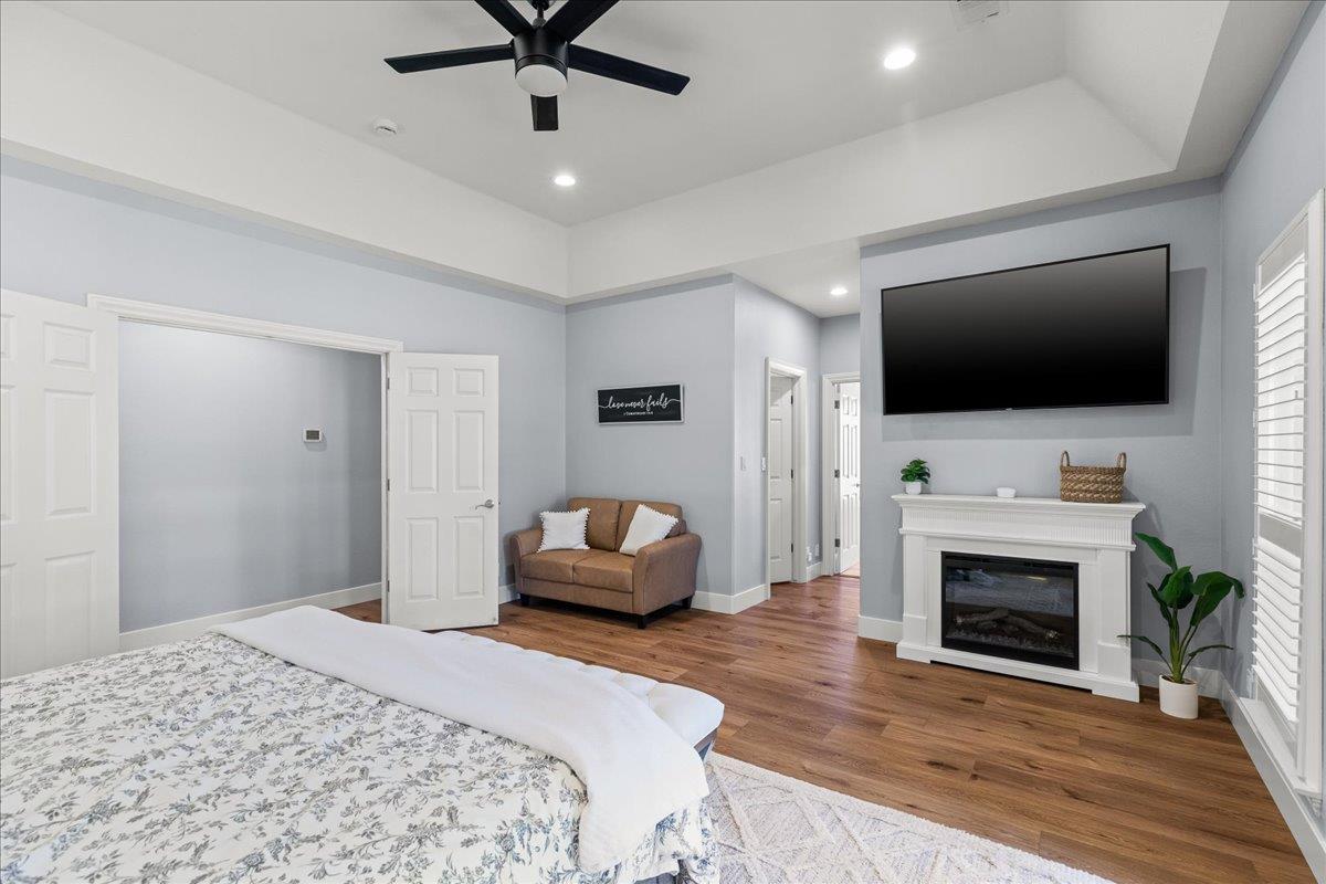9900 Country Oak Ct, Oakdale, CA 95361