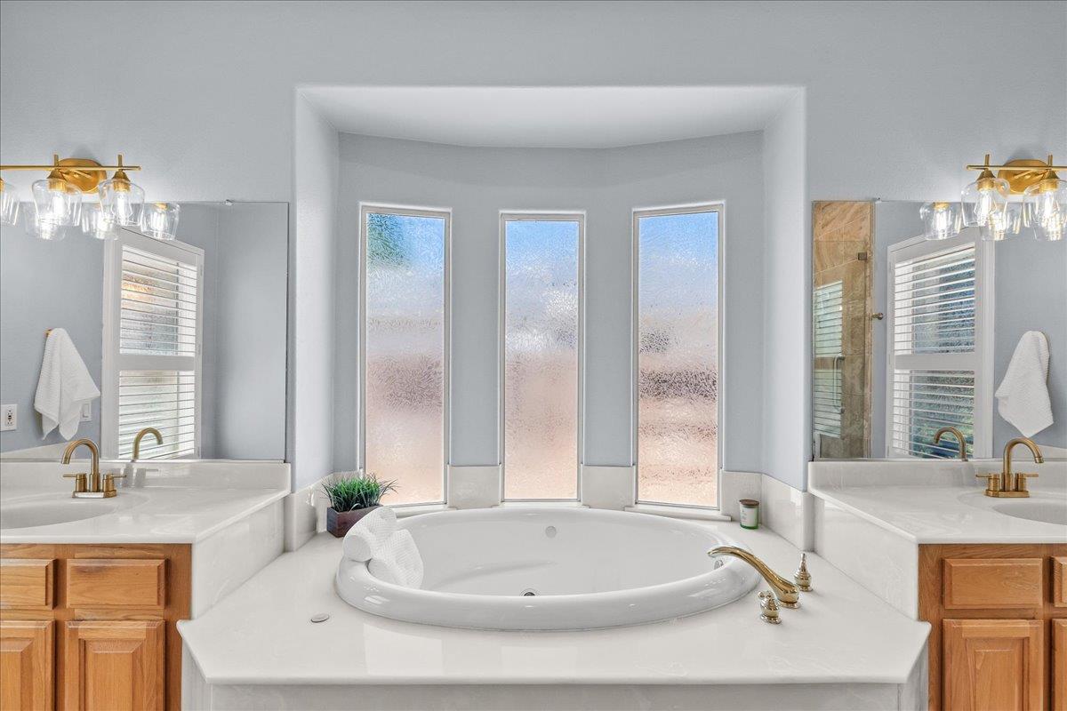 9900 Country Oak Ct, Oakdale, CA 95361
