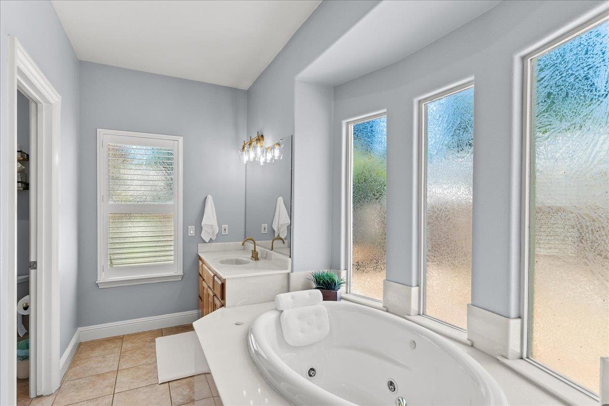 9900 Country Oak Ct, Oakdale, CA 95361