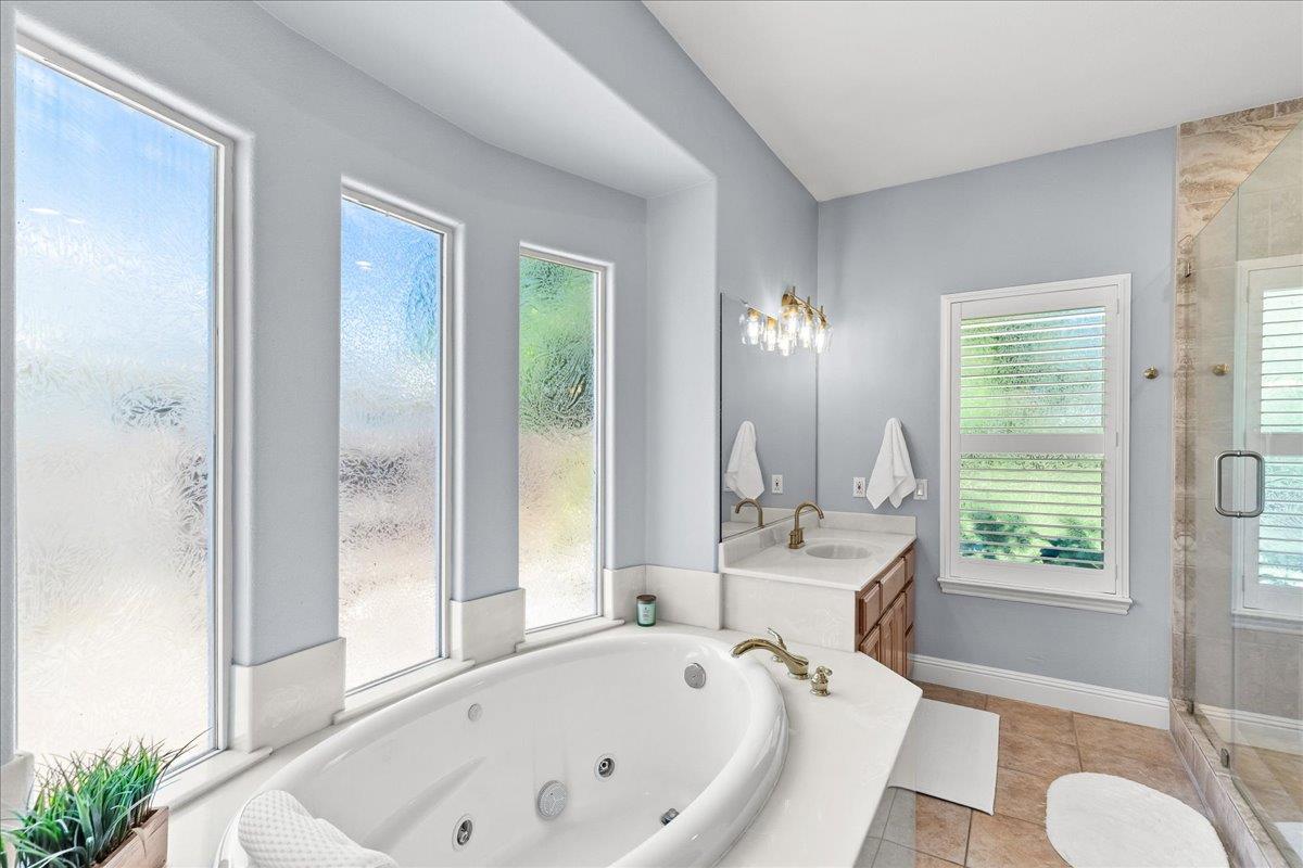 9900 Country Oak Ct, Oakdale, CA 95361