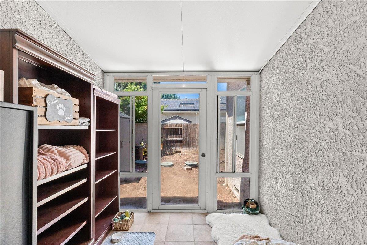 9900 Country Oak Ct, Oakdale, CA 95361