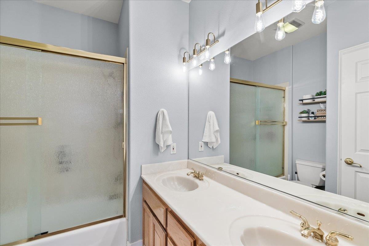 9900 Country Oak Ct, Oakdale, CA 95361