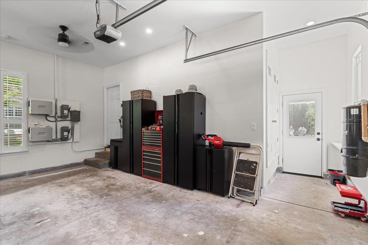 9900 Country Oak Ct, Oakdale, CA 95361