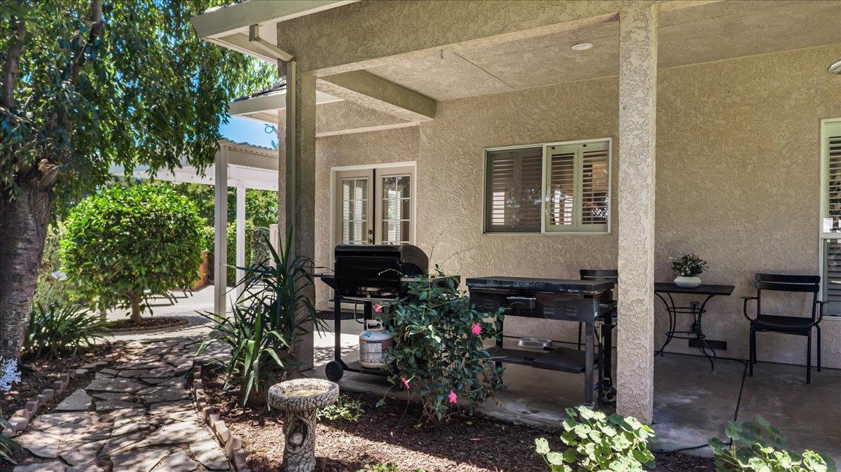 9900 Country Oak Ct, Oakdale, CA 95361