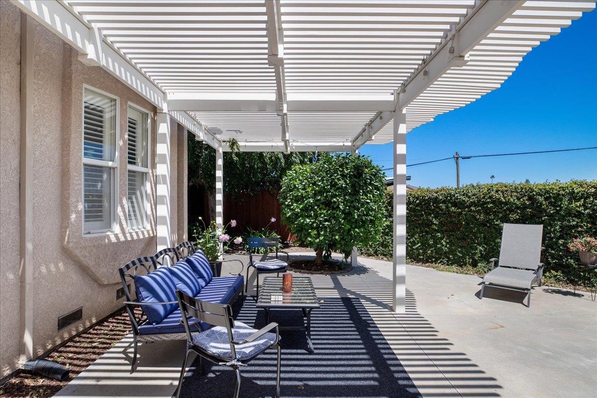 9900 Country Oak Ct, Oakdale, CA 95361