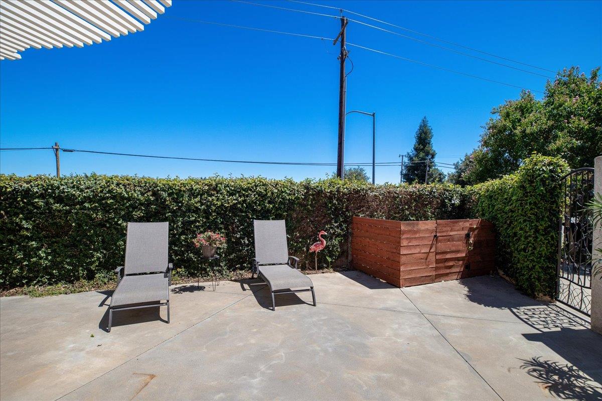 9900 Country Oak Ct, Oakdale, CA 95361
