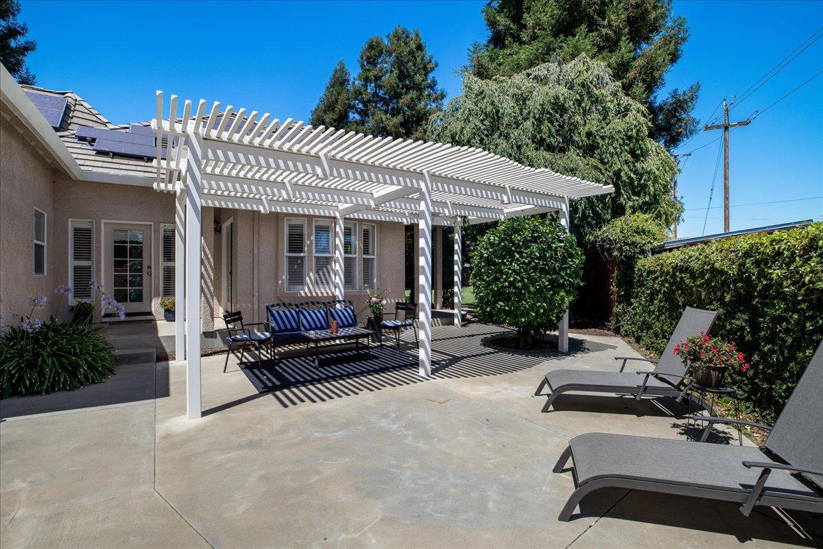 9900 Country Oak Ct, Oakdale, CA 95361