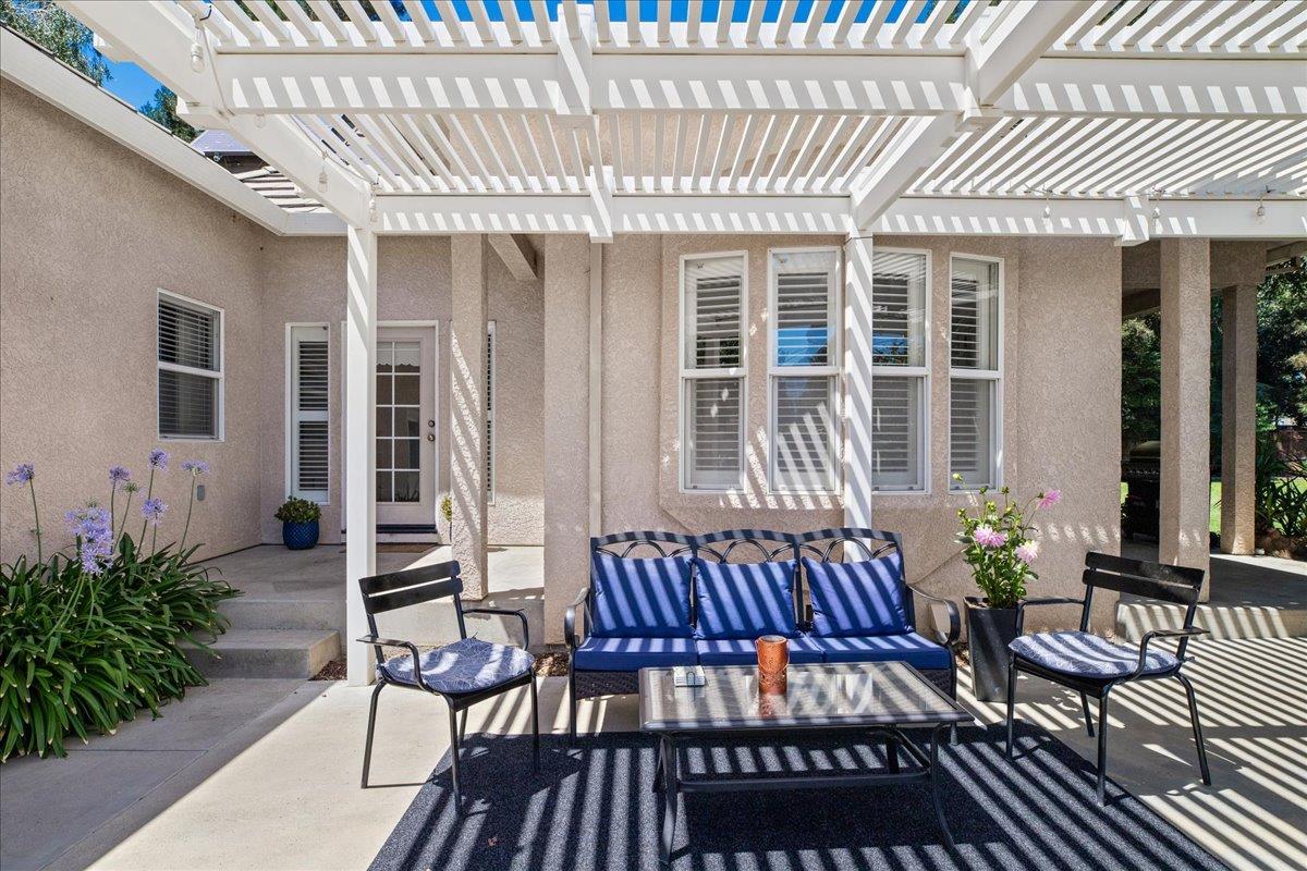 9900 Country Oak Ct, Oakdale, CA 95361