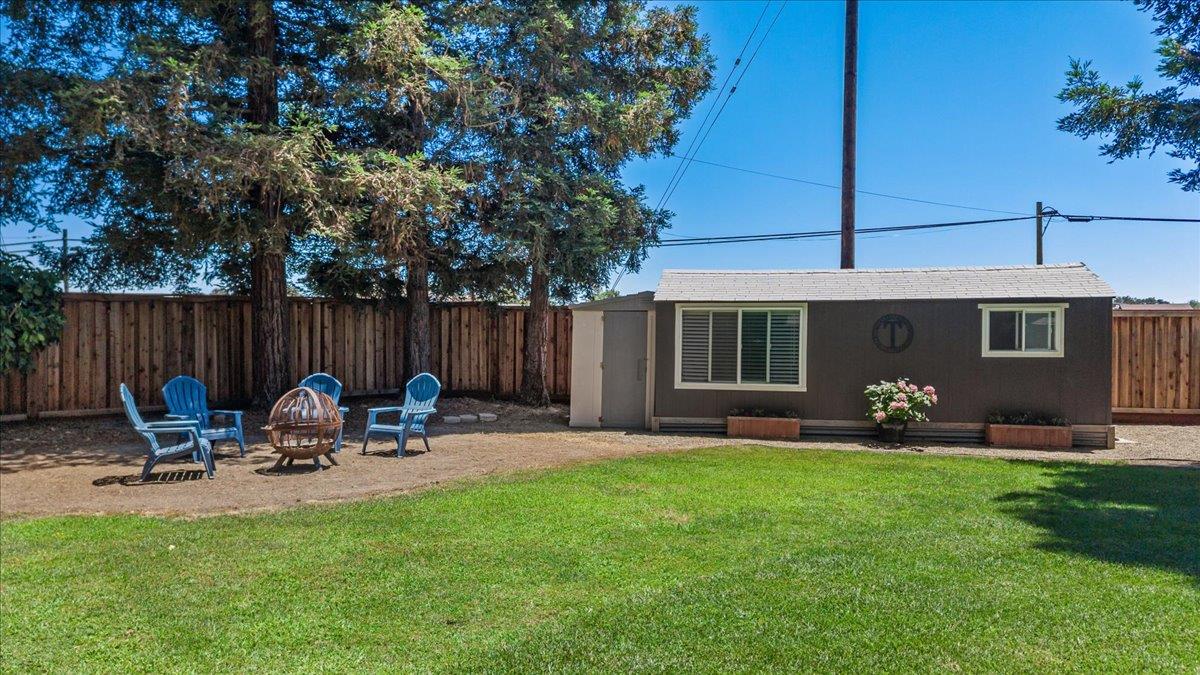 9900 Country Oak Ct, Oakdale, CA 95361
