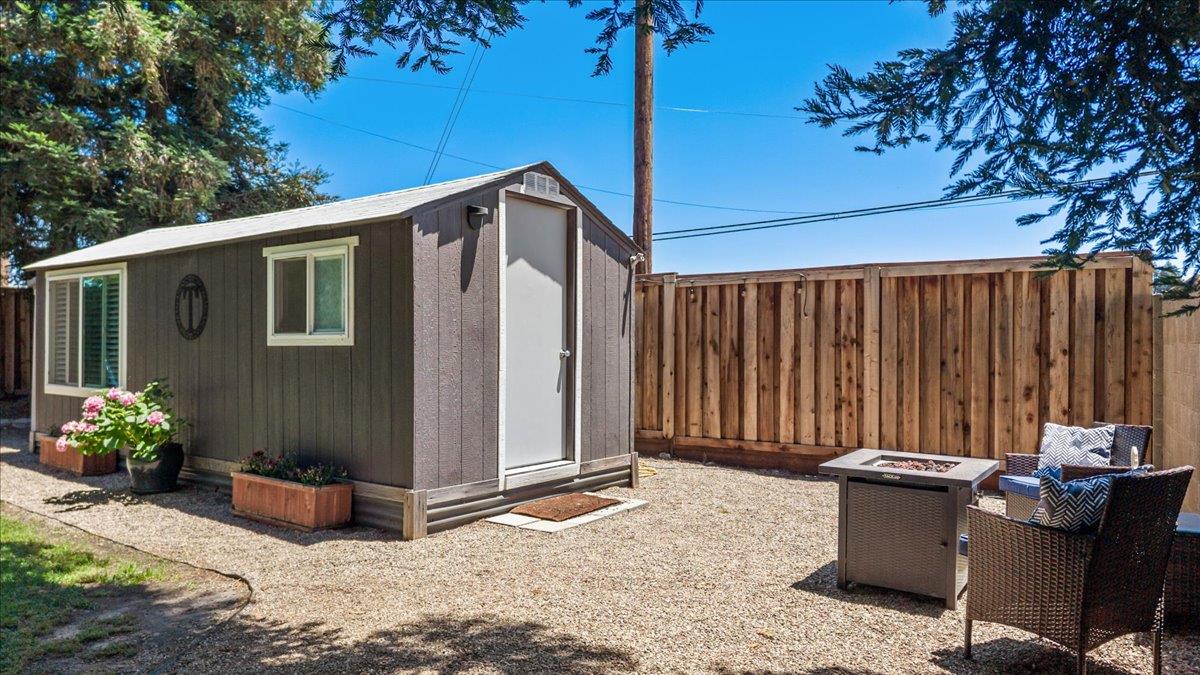 9900 Country Oak Ct, Oakdale, CA 95361