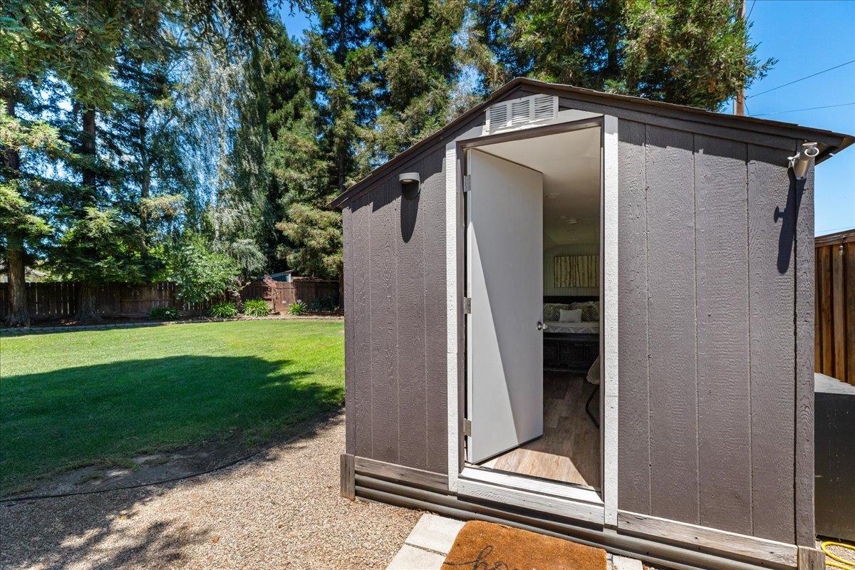 9900 Country Oak Ct, Oakdale, CA 95361