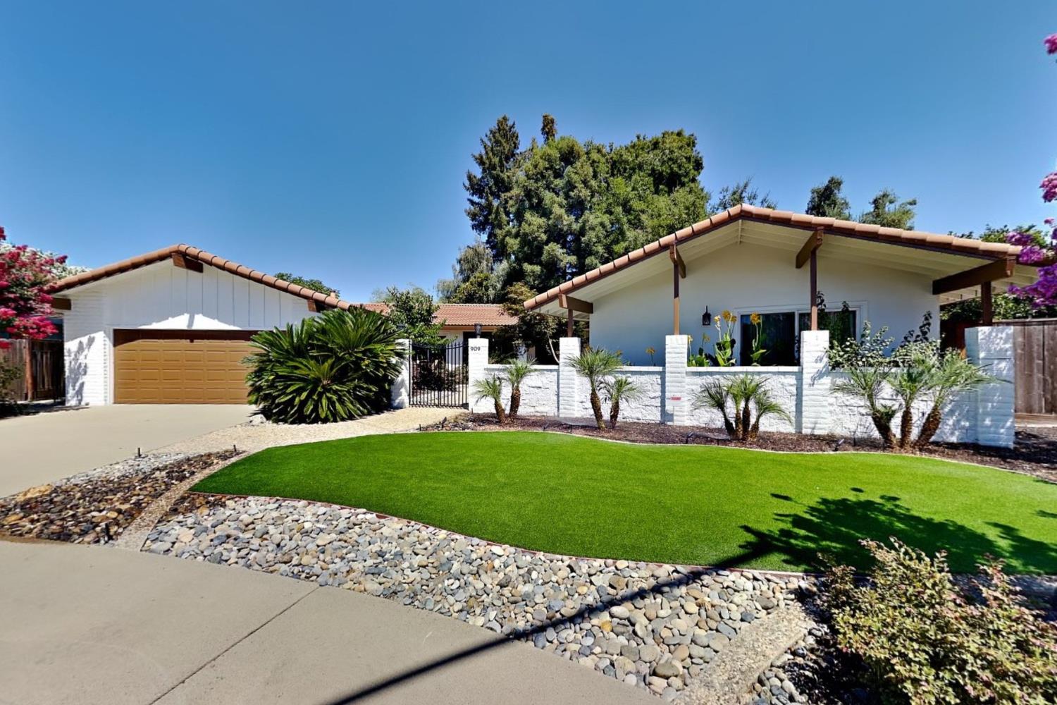 909 Newcastle Ct, Modesto, CA 95355