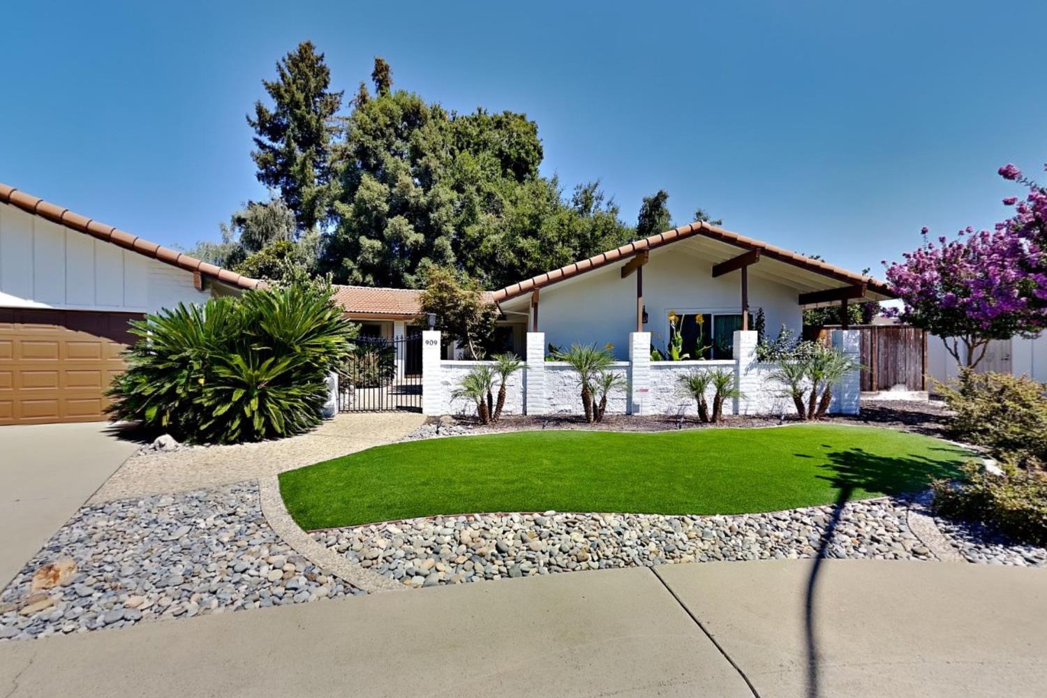 909 Newcastle Ct, Modesto, CA 95355
