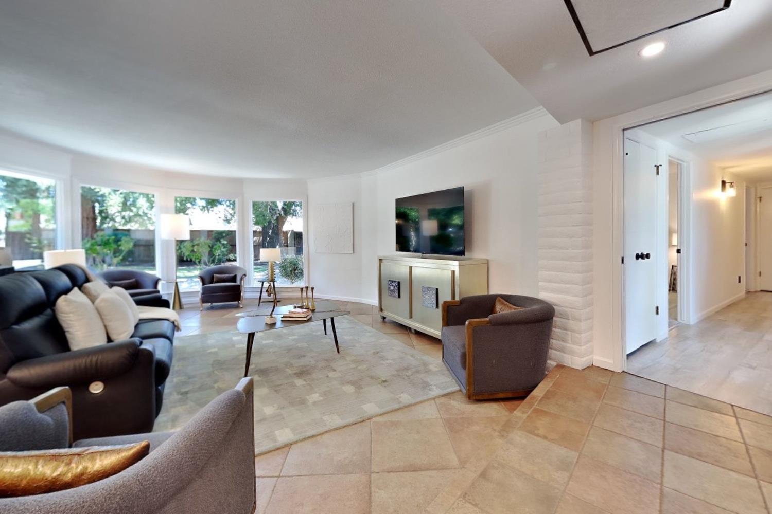 909 Newcastle Ct, Modesto, CA 95355