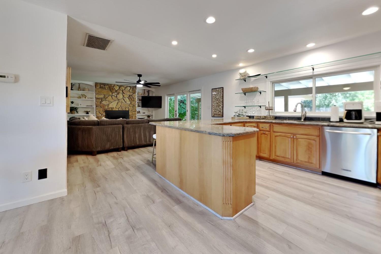 909 Newcastle Ct, Modesto, CA 95355