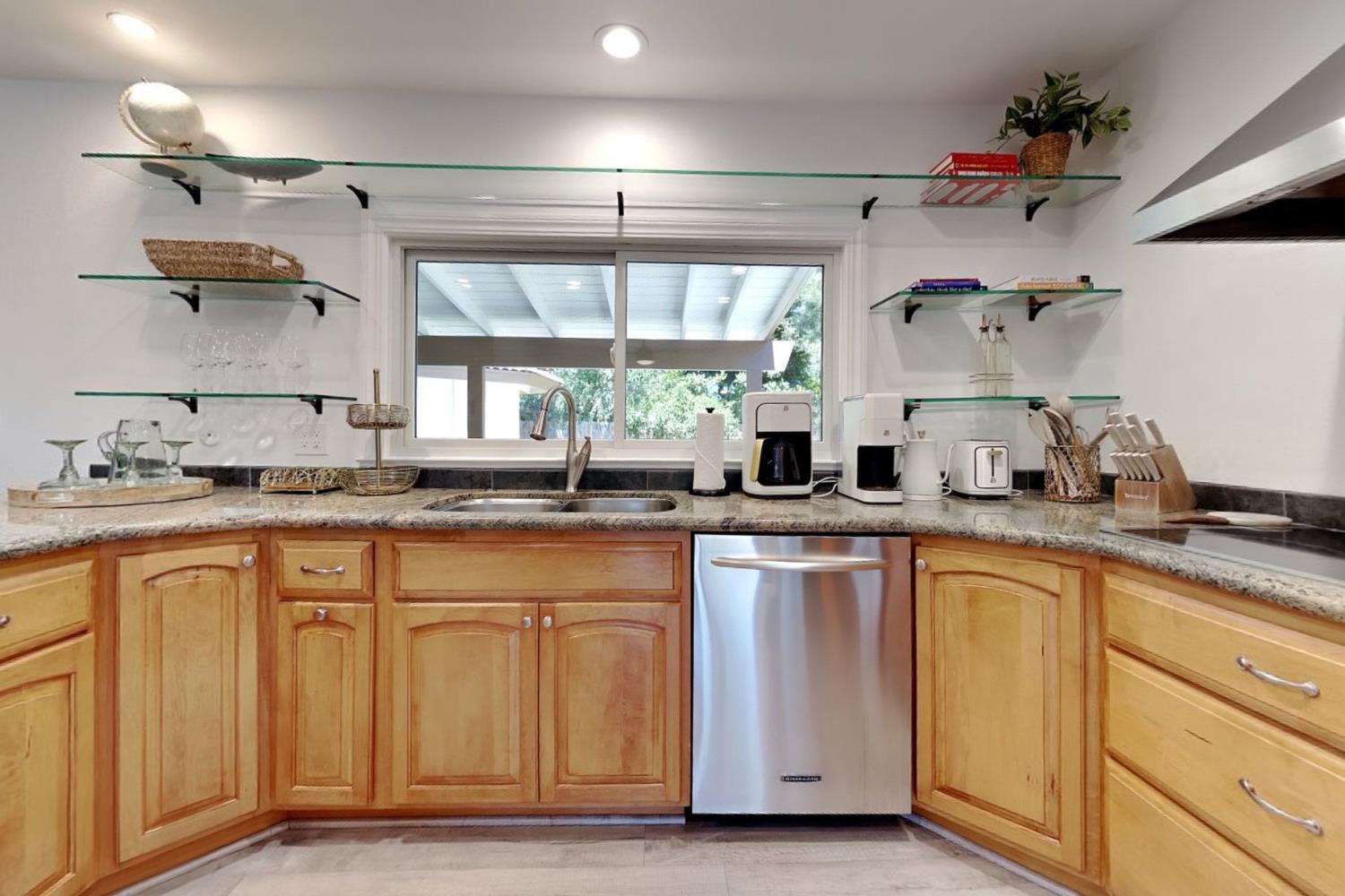 909 Newcastle Ct, Modesto, CA 95355