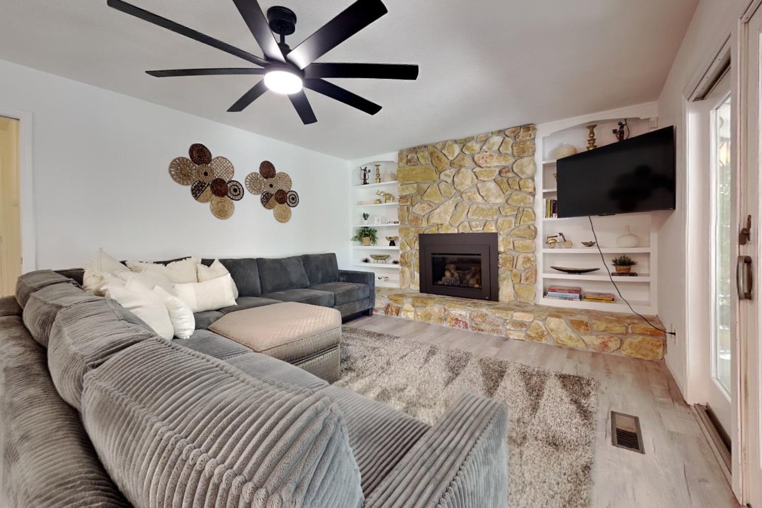 909 Newcastle Ct, Modesto, CA 95355