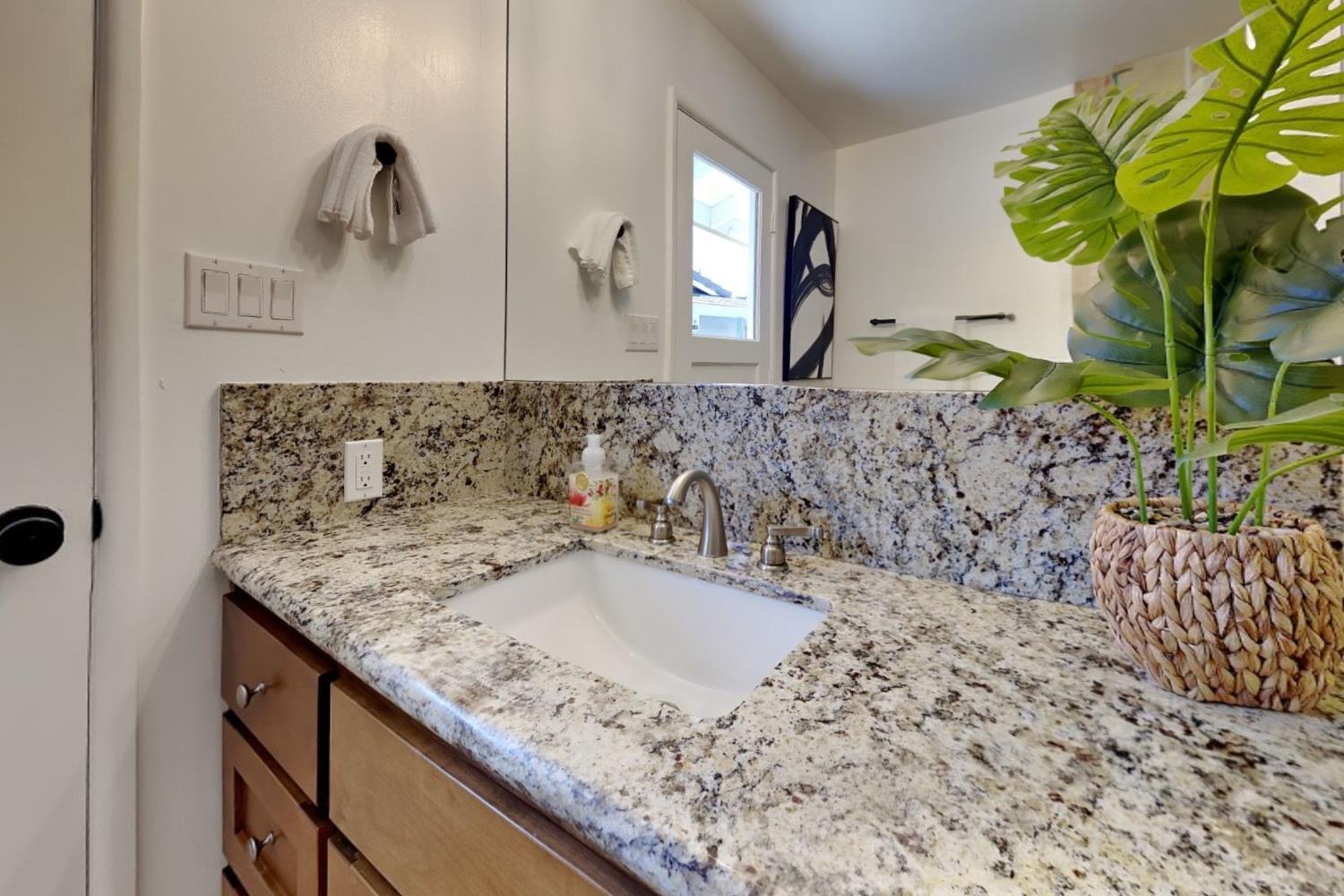 909 Newcastle Ct, Modesto, CA 95355