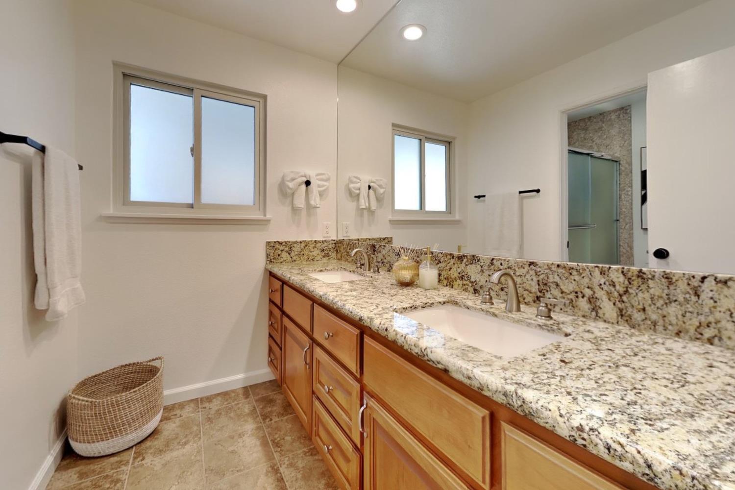 909 Newcastle Ct, Modesto, CA 95355