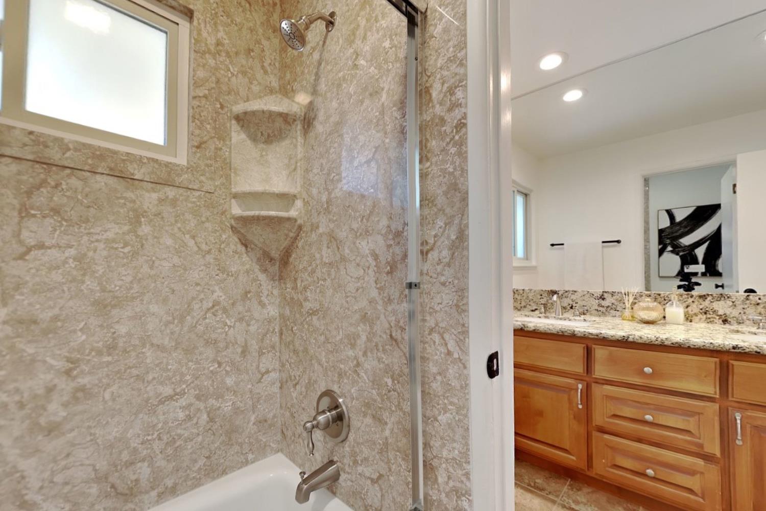 909 Newcastle Ct, Modesto, CA 95355