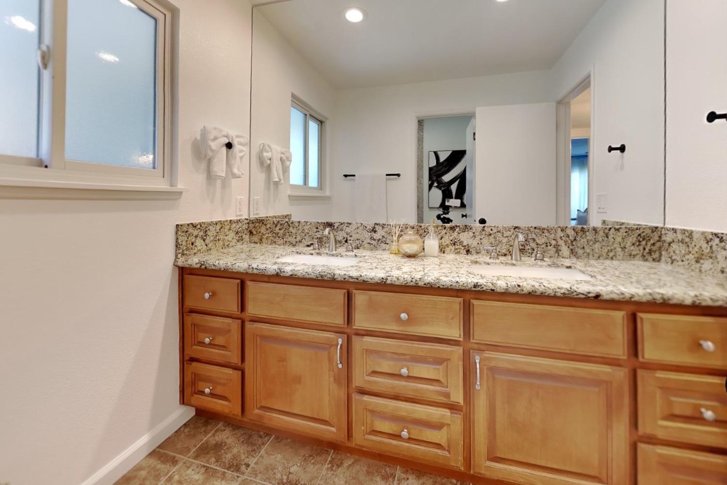 909 Newcastle Ct, Modesto, CA 95355
