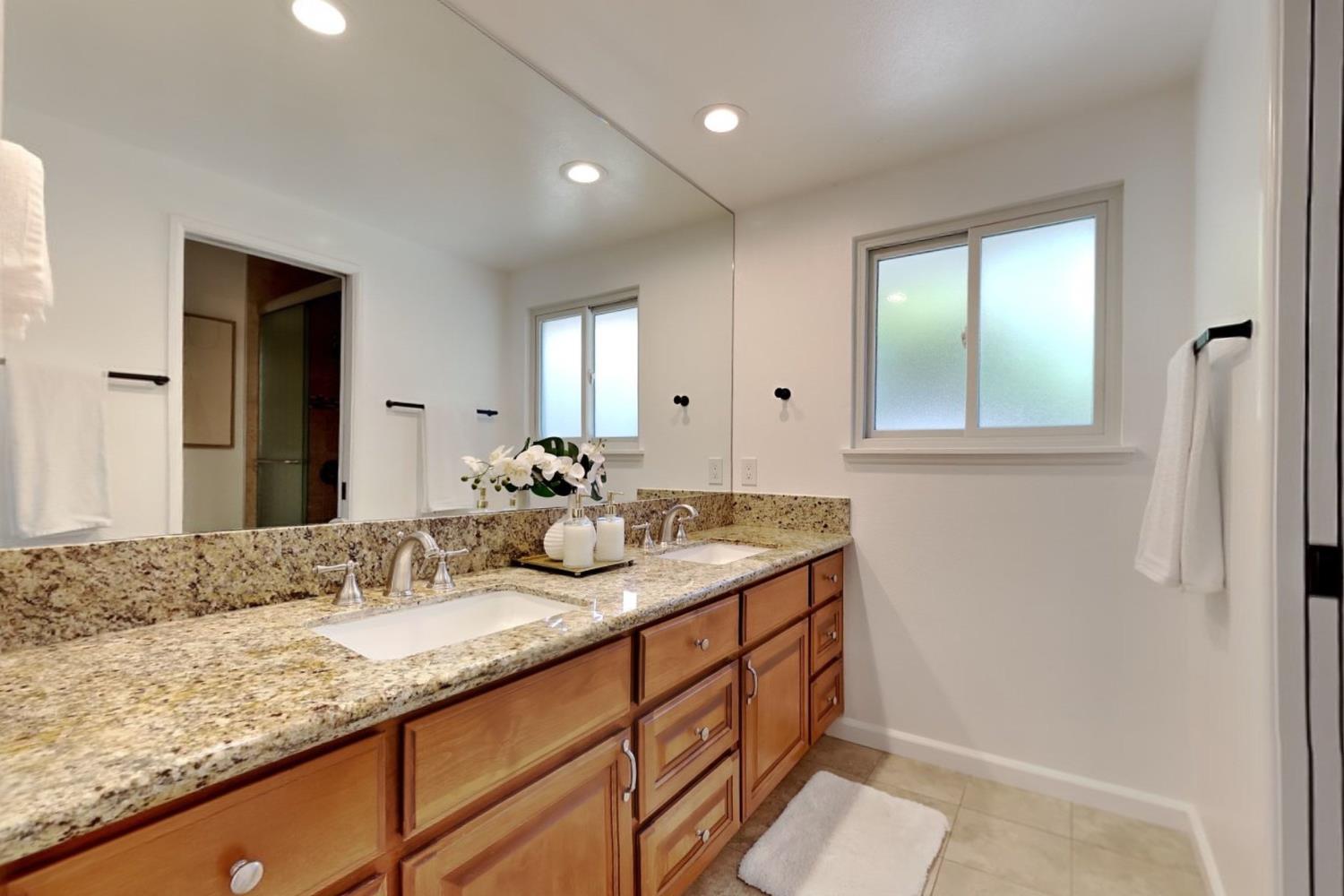 909 Newcastle Ct, Modesto, CA 95355