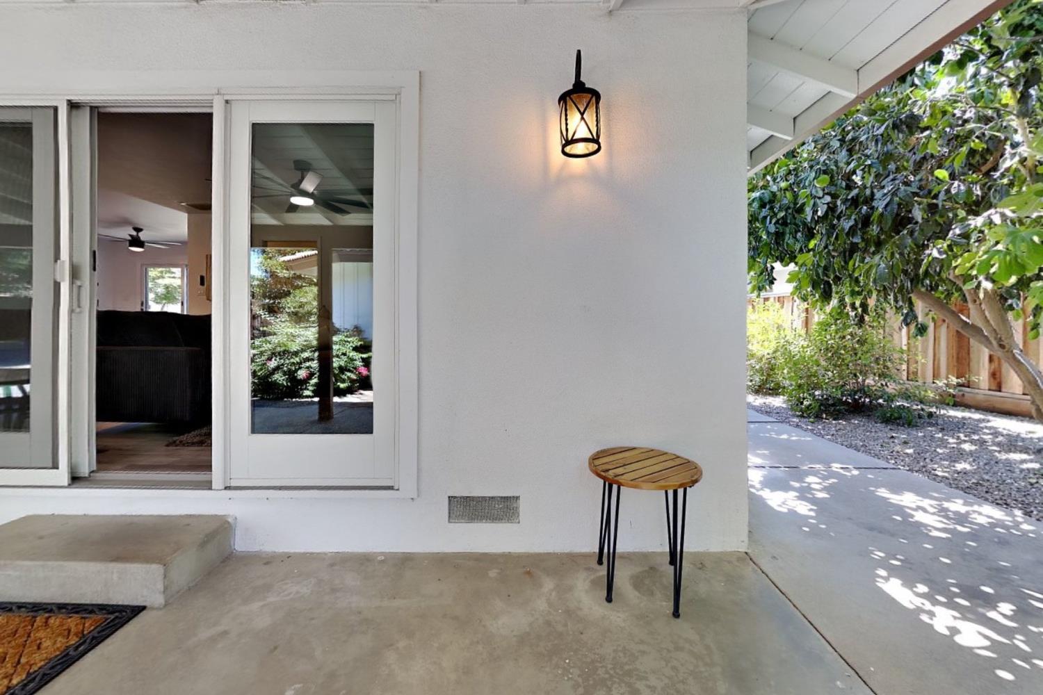 909 Newcastle Ct, Modesto, CA 95355