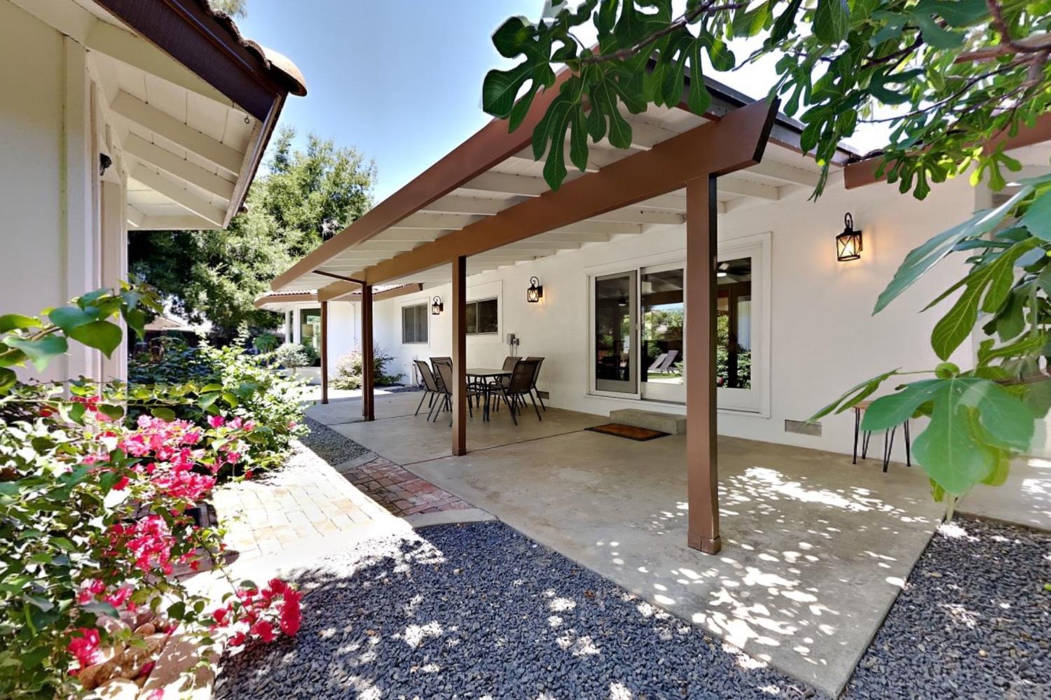 909 Newcastle Ct, Modesto, CA 95355