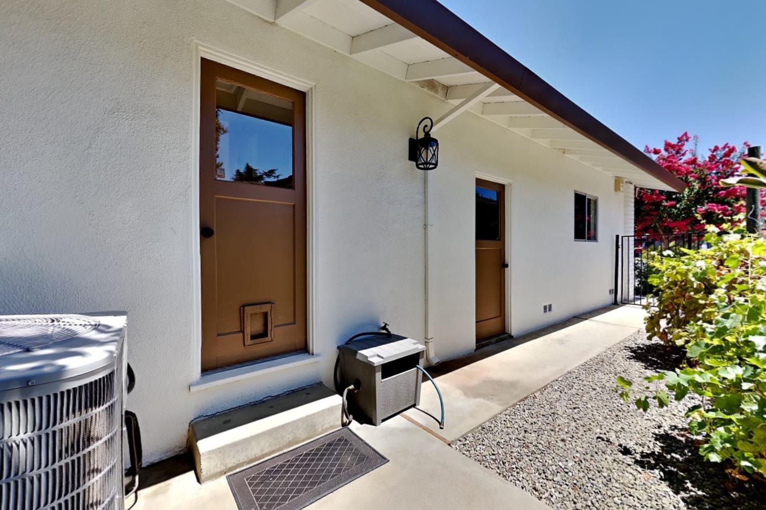 909 Newcastle Ct, Modesto, CA 95355